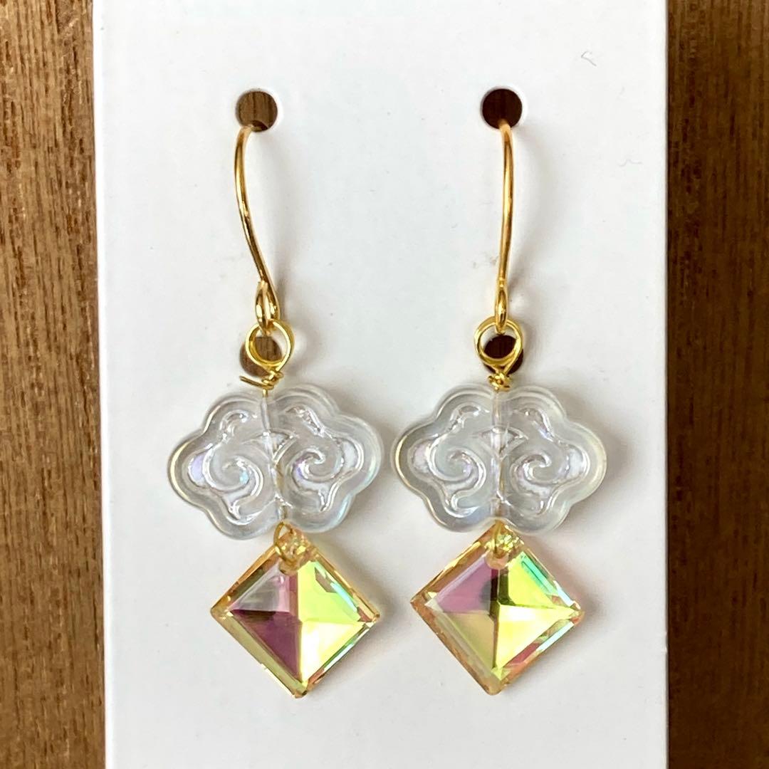 明日は晴れるかな？雲と光の ピアスorイヤリング ホワイト