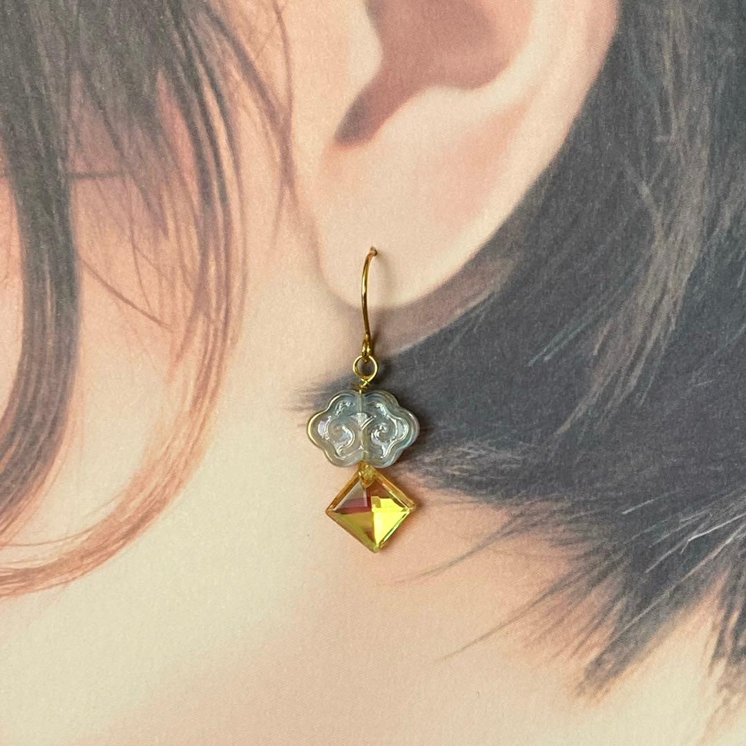 明日は晴れるかな？雲と光の ピアスorイヤリング ホワイト