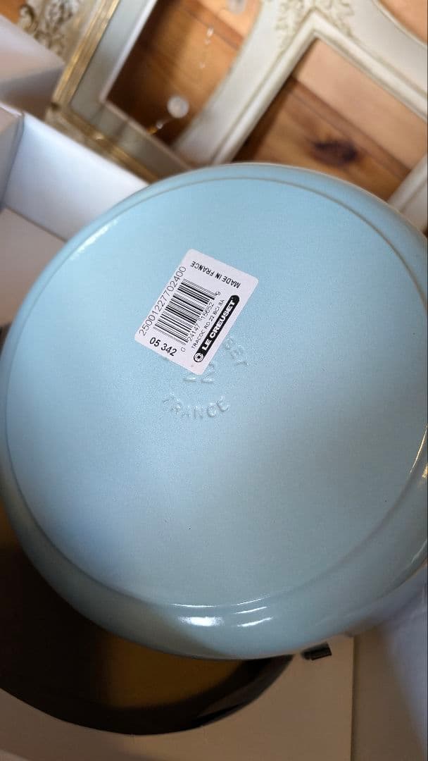 新品☆ル・クルーゼ サテンブルー 水色 両手鍋 LE CREUSET 22cm