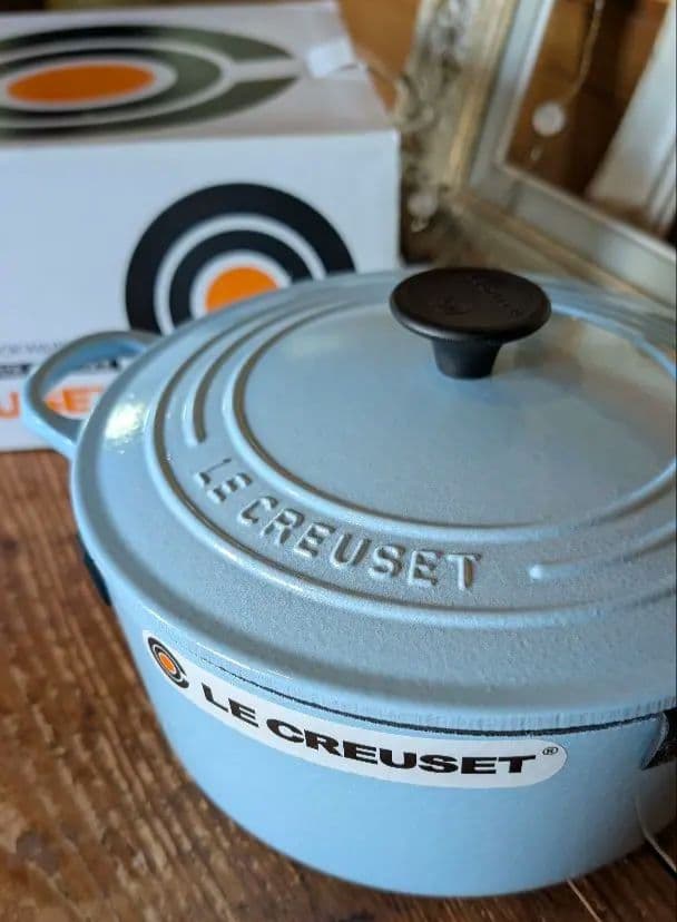 新品☆ル・クルーゼ サテンブルー 水色 両手鍋 LE CREUSET 22cm