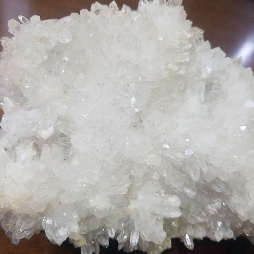 【超希少】入手困難　国産水晶クラスター　3㎏超え 木製台座付き
