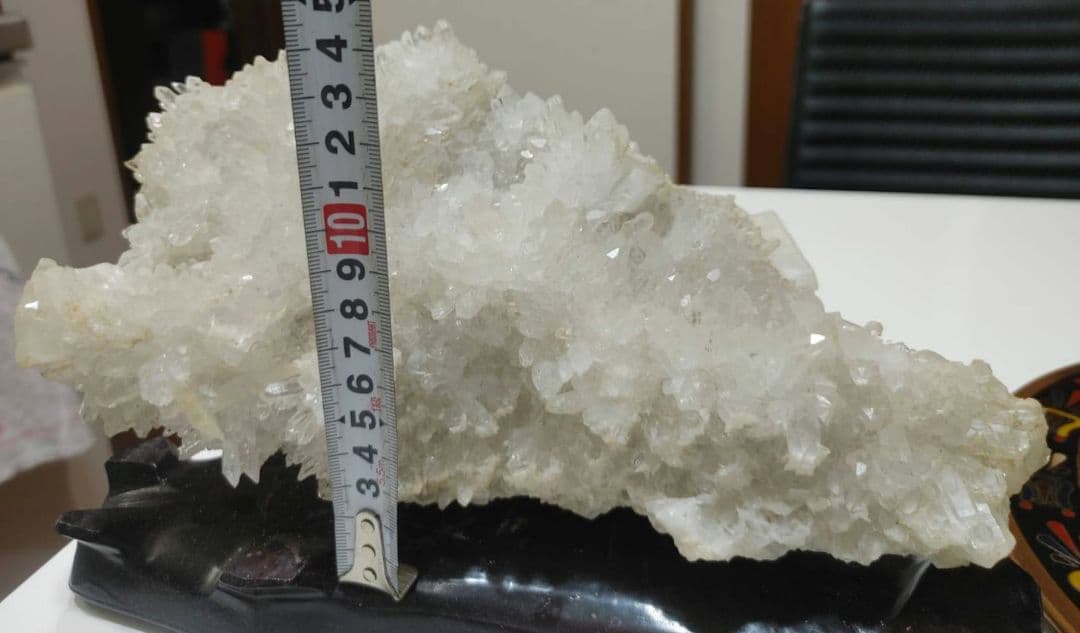 【超希少】入手困難　国産水晶クラスター　3㎏超え 木製台座付き