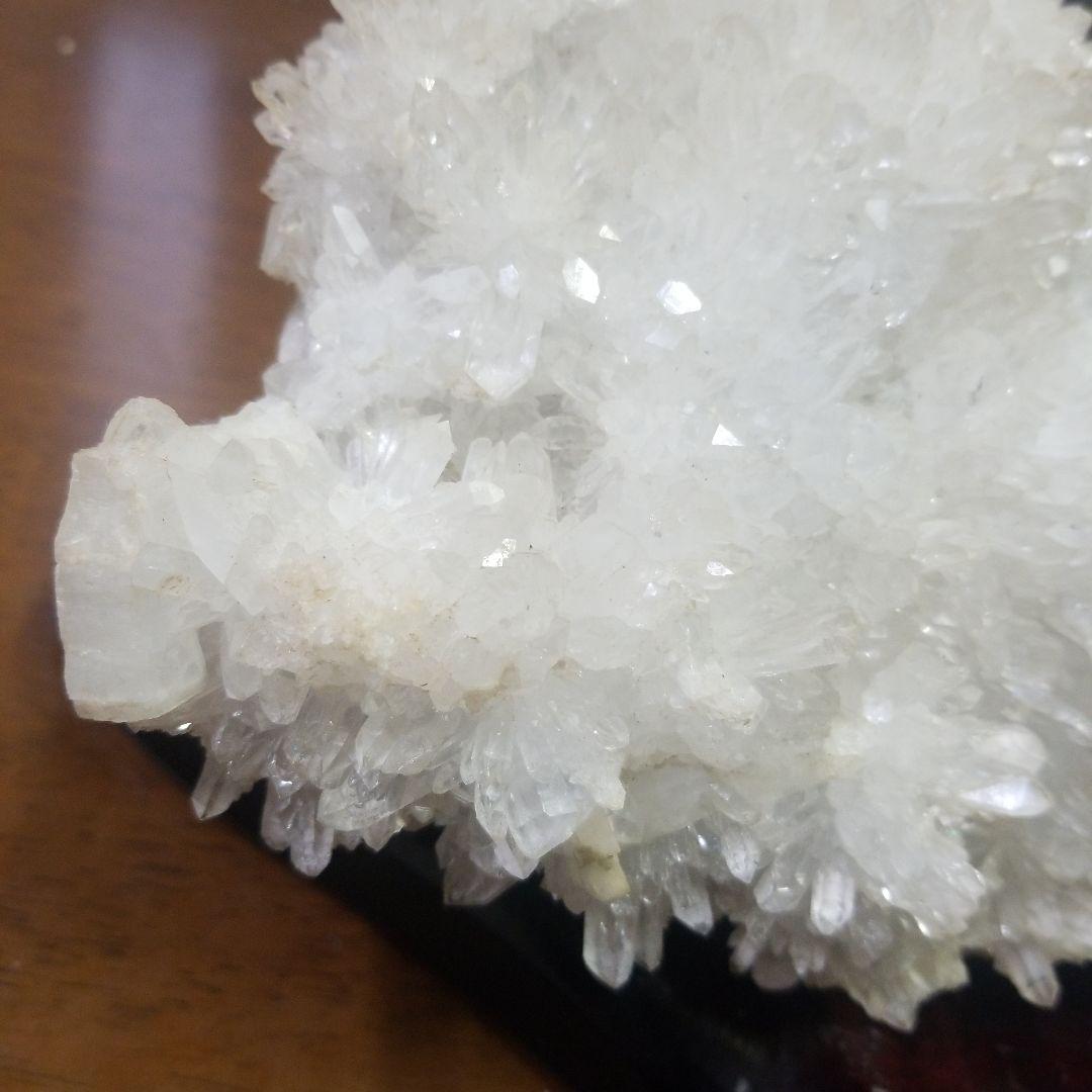【超希少】入手困難　国産水晶クラスター　3㎏超え 木製台座付き
