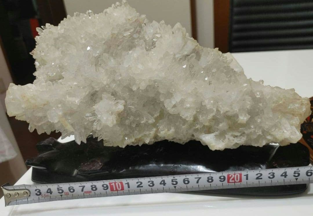 【超希少】入手困難　国産水晶クラスター　3㎏超え 木製台座付き