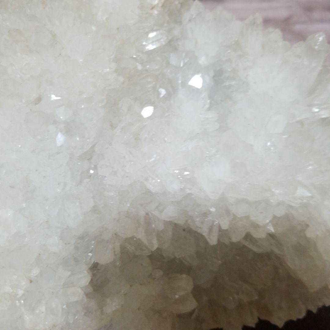 【超希少】入手困難　国産水晶クラスター　3㎏超え 木製台座付き