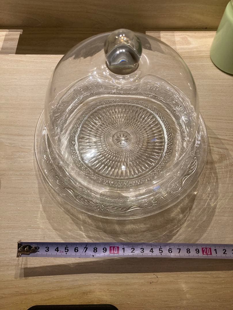 ケーキやお菓子を置いて飾るガラスボウルです。 ※画像のケーキ用スプーンは二本付属