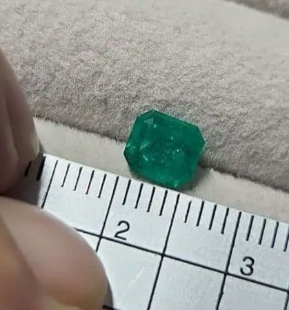 上質！濃！天然エメラルド 0.912ct