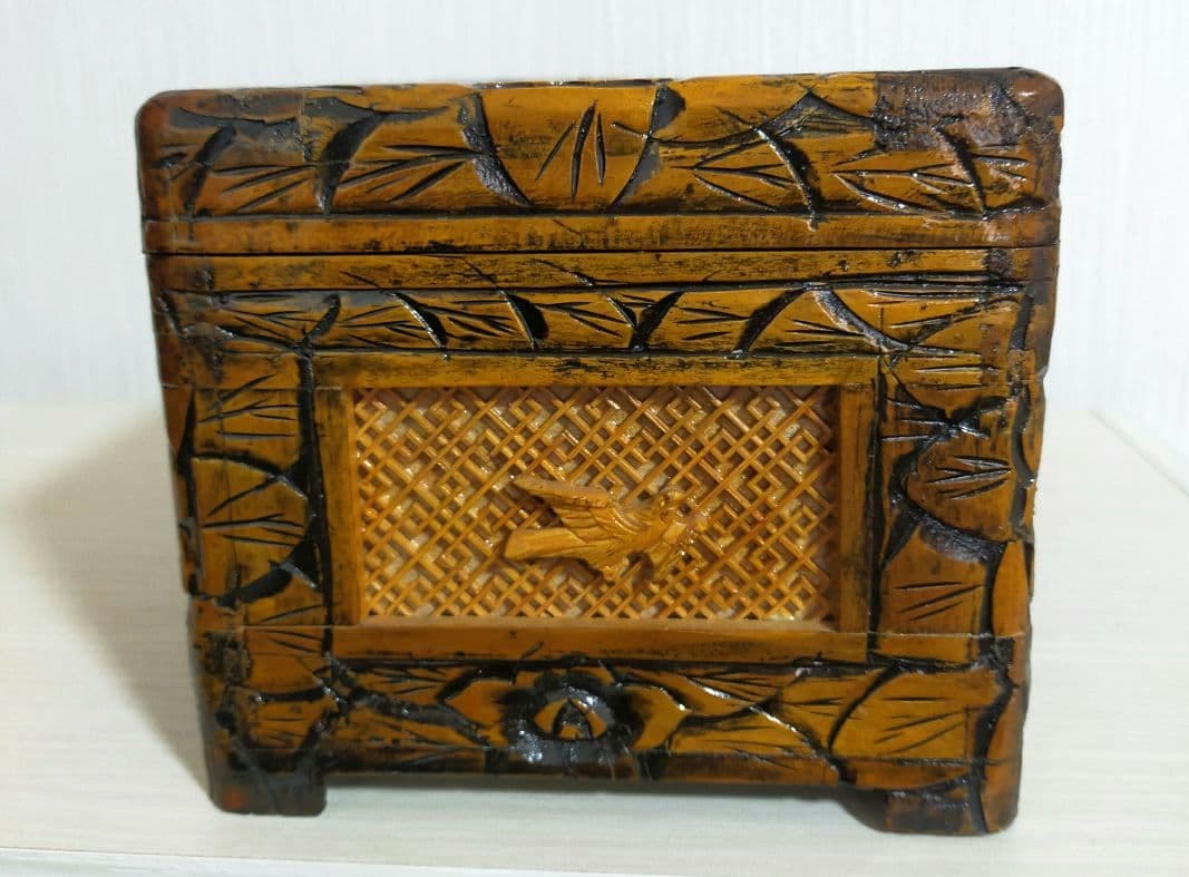 蔵出しセール✨楠の木　花鳥木彫り収納箱　希少品　お洒落
