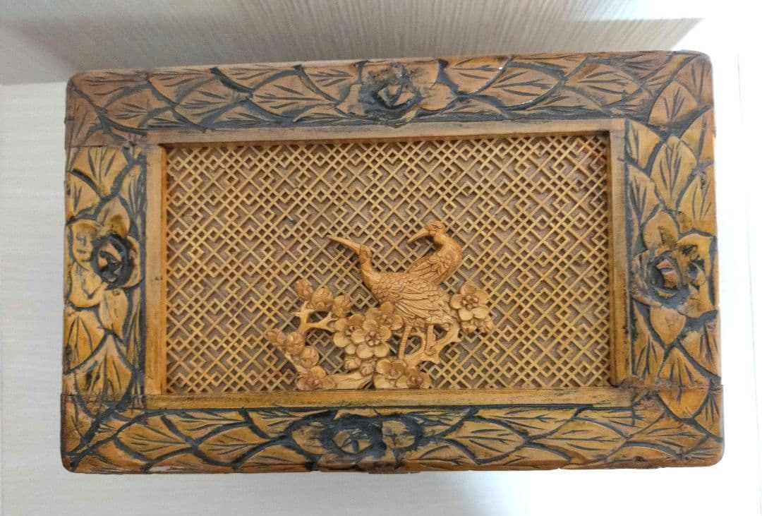 蔵出しセール✨楠の木　花鳥木彫り収納箱　希少品　お洒落