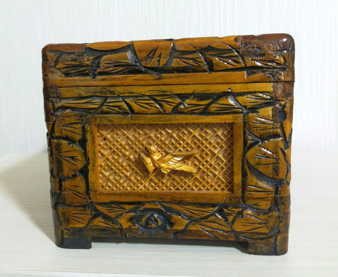 蔵出しセール✨楠の木　花鳥木彫り収納箱　希少品　お洒落