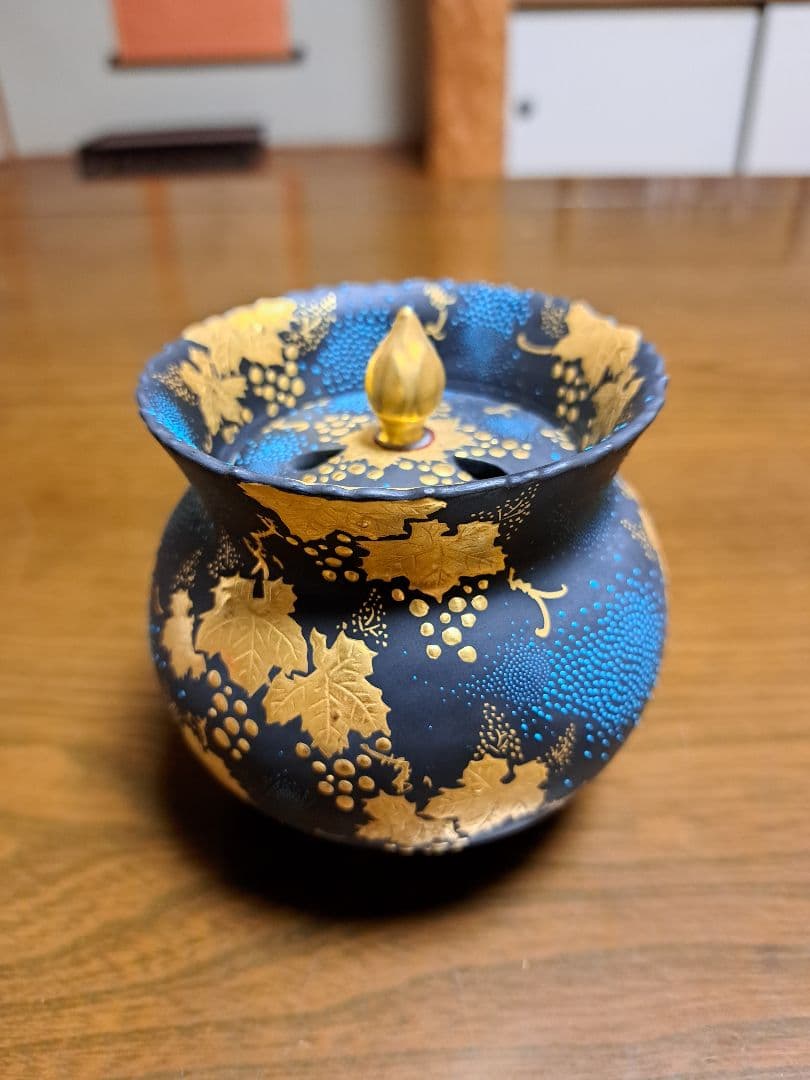 仲田錦玉作　香炉　青粒唐草　九谷焼