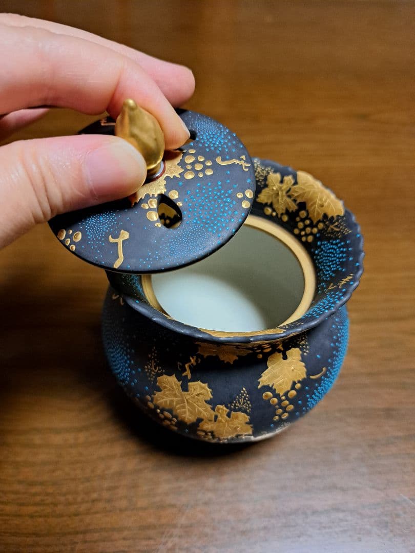 仲田錦玉作　香炉　青粒唐草　九谷焼