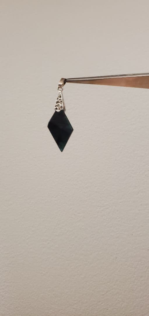 糸魚川翡翠 入りコン沢 茄子紺 ペンダントトップ