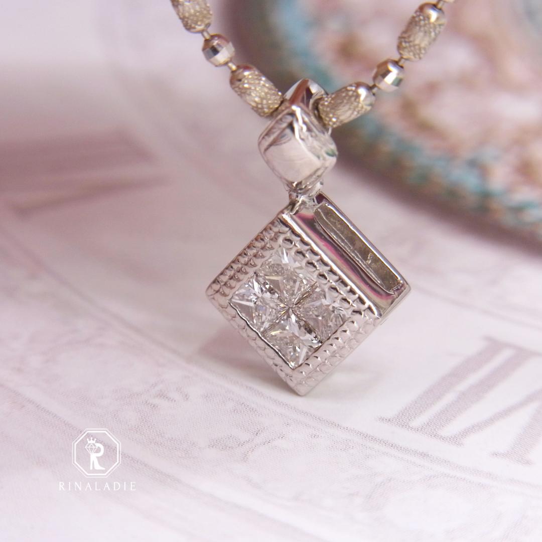 Pt900天然ダイヤモンド★プリンセスカットミステリーのミル打ちペンダントトップ
