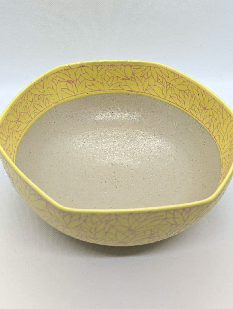 【未使用】黃地堆紅花文　六角鉢　谷野明夫