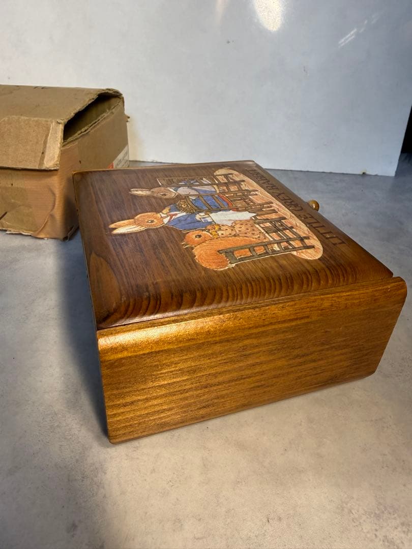 リトルグレイラビット 木製オルゴール Sankyo 日本製 箱付　昭和レトロ