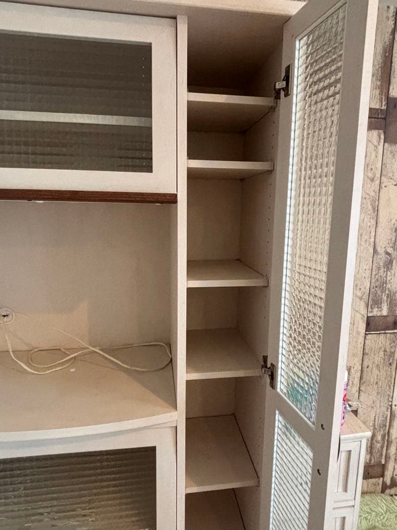 ホワイト木製食器棚 ガラス扉付き