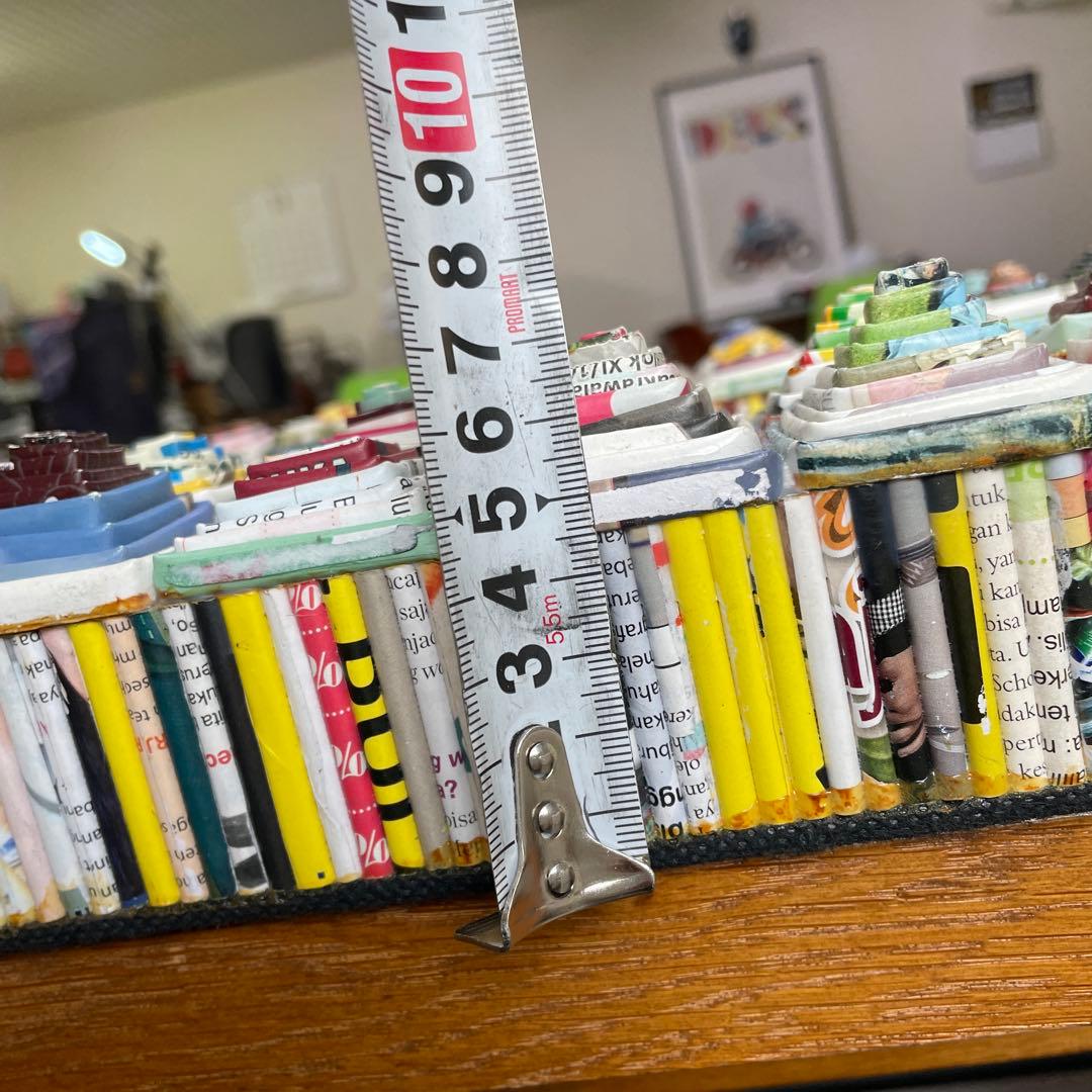 カラフルな紙製壁掛け鏡