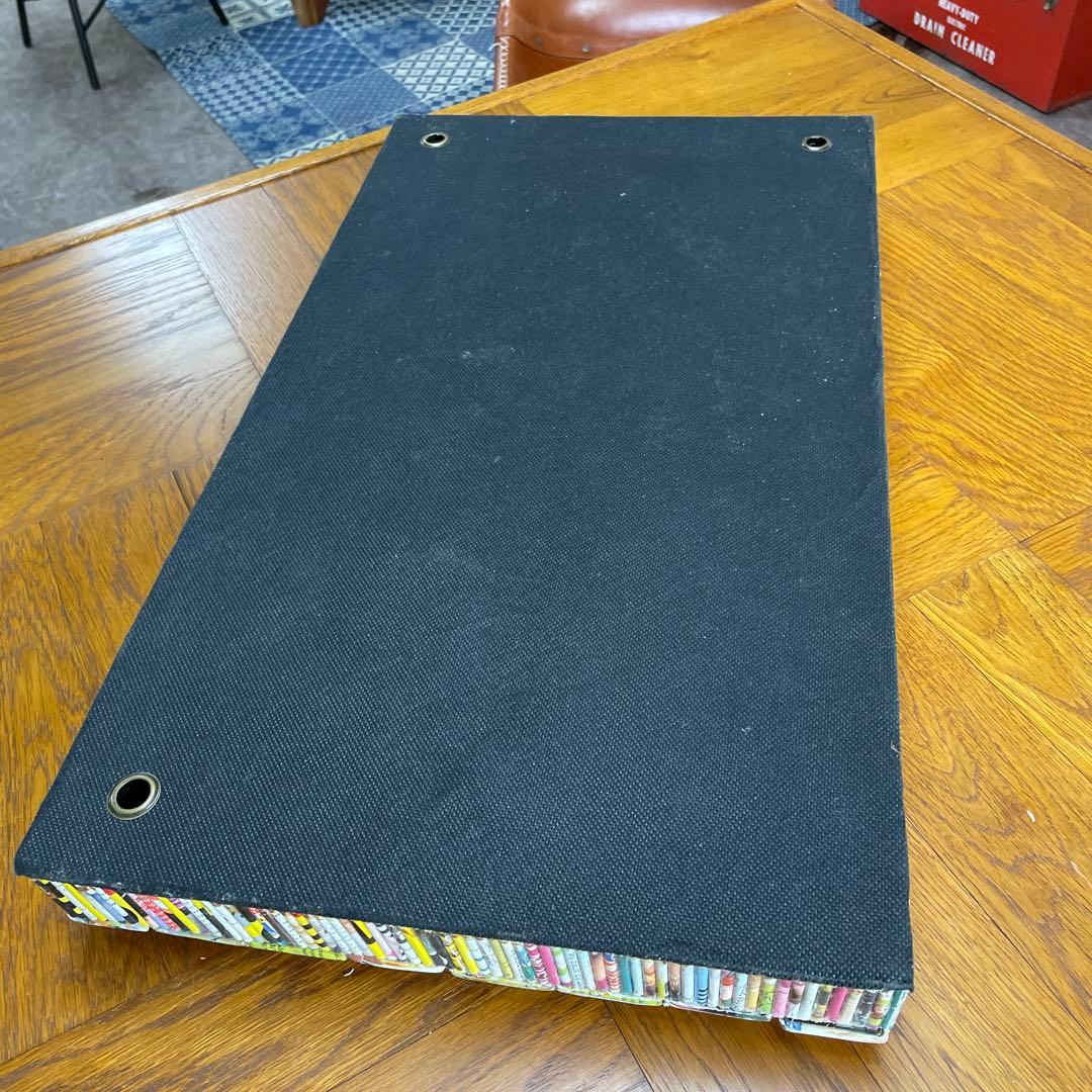 カラフルな紙製壁掛け鏡