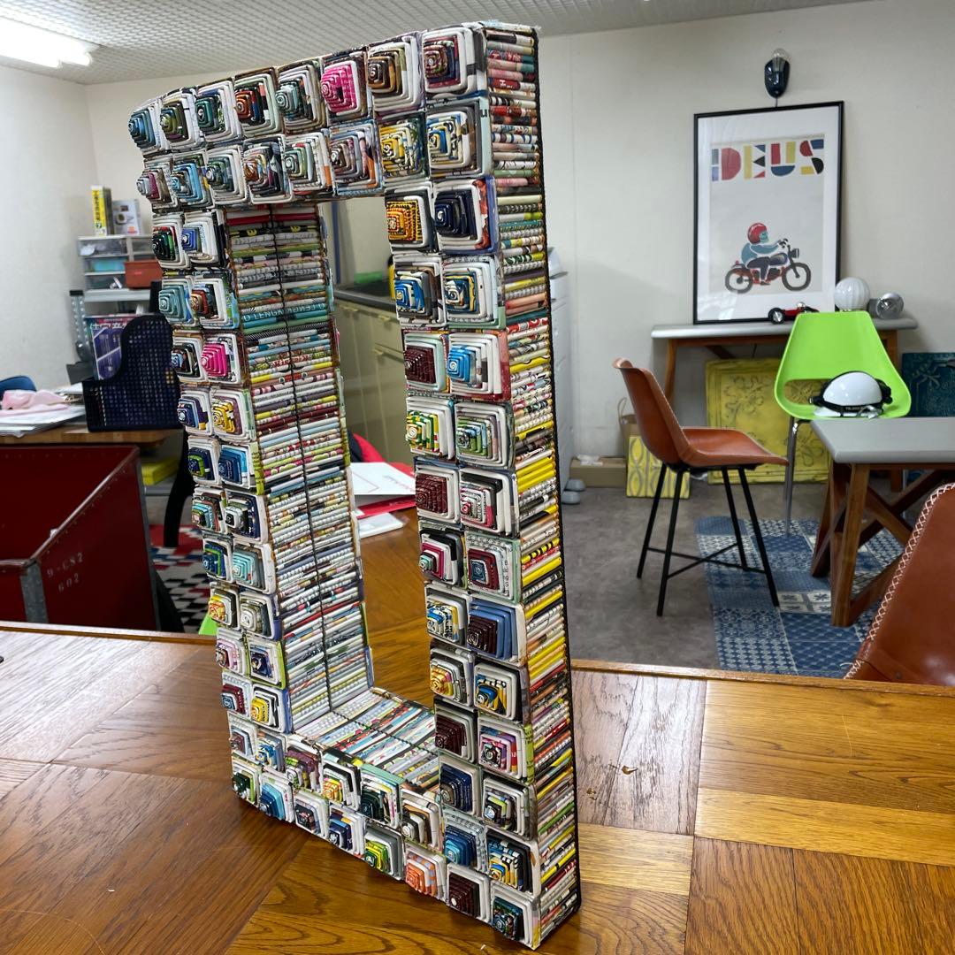 カラフルな紙製壁掛け鏡