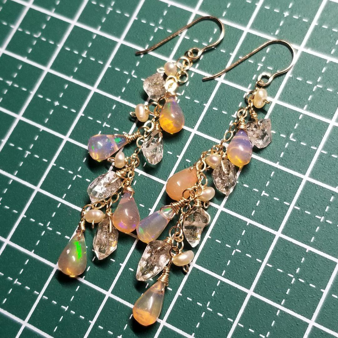 14kgfヌーディーカラーオパール&オイルインクォーツ&パールふさふさピアス