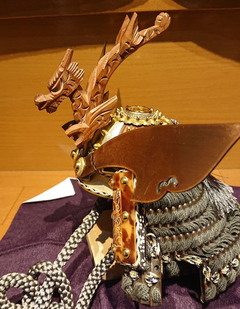 山本寛斎デザインブランド 兜飾り 中古品