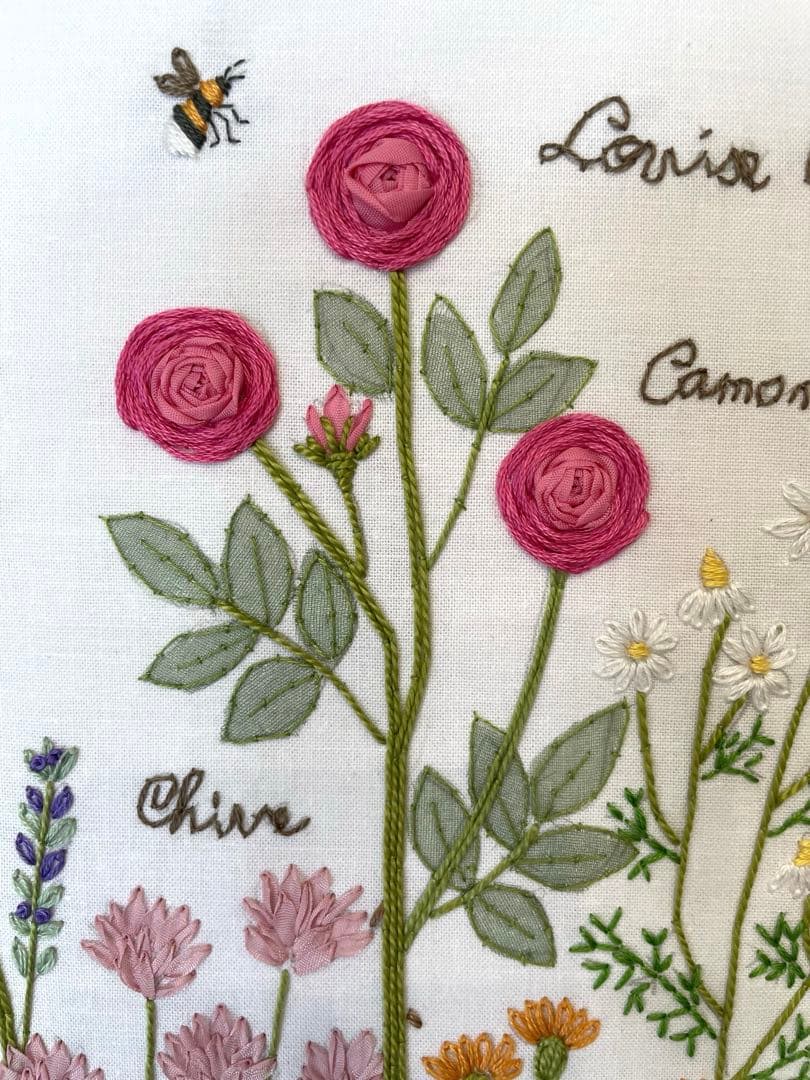 青木和子 刺繍 完成品 「ローズ&ハーブガーデン」 バラの咲く庭 ⑩