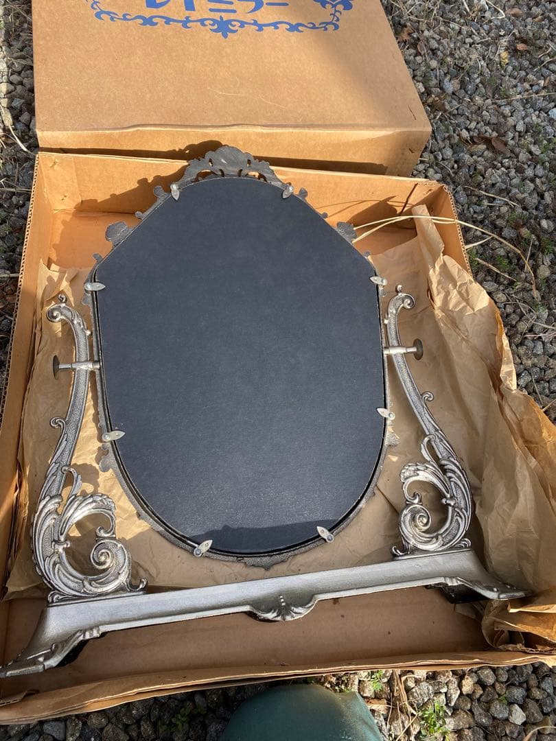 ロココ調　アンティーク調スタンドミラー　立て掛け鏡　シルバーカラー　レイミラー