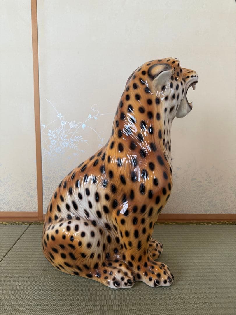 陶器製 ヒョウの置物