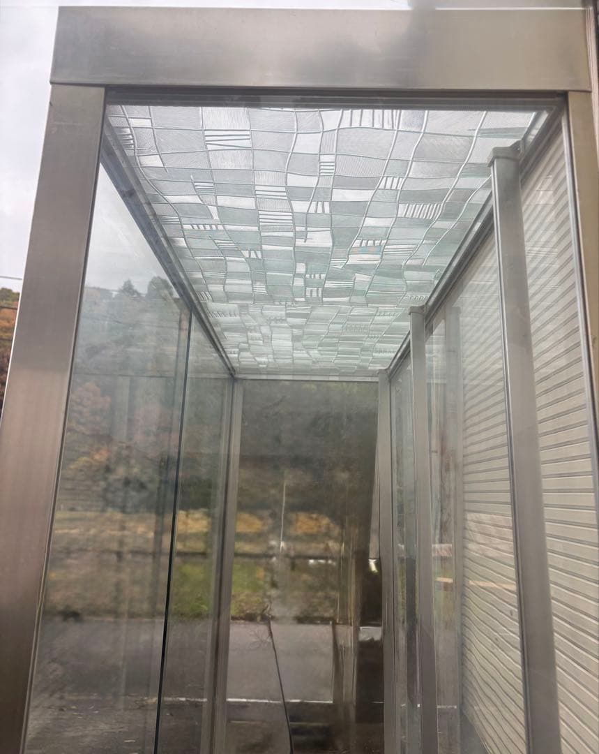 【かなり古いレトロなショーケース】引き取りの場合送料分引きます。中板5枚あり