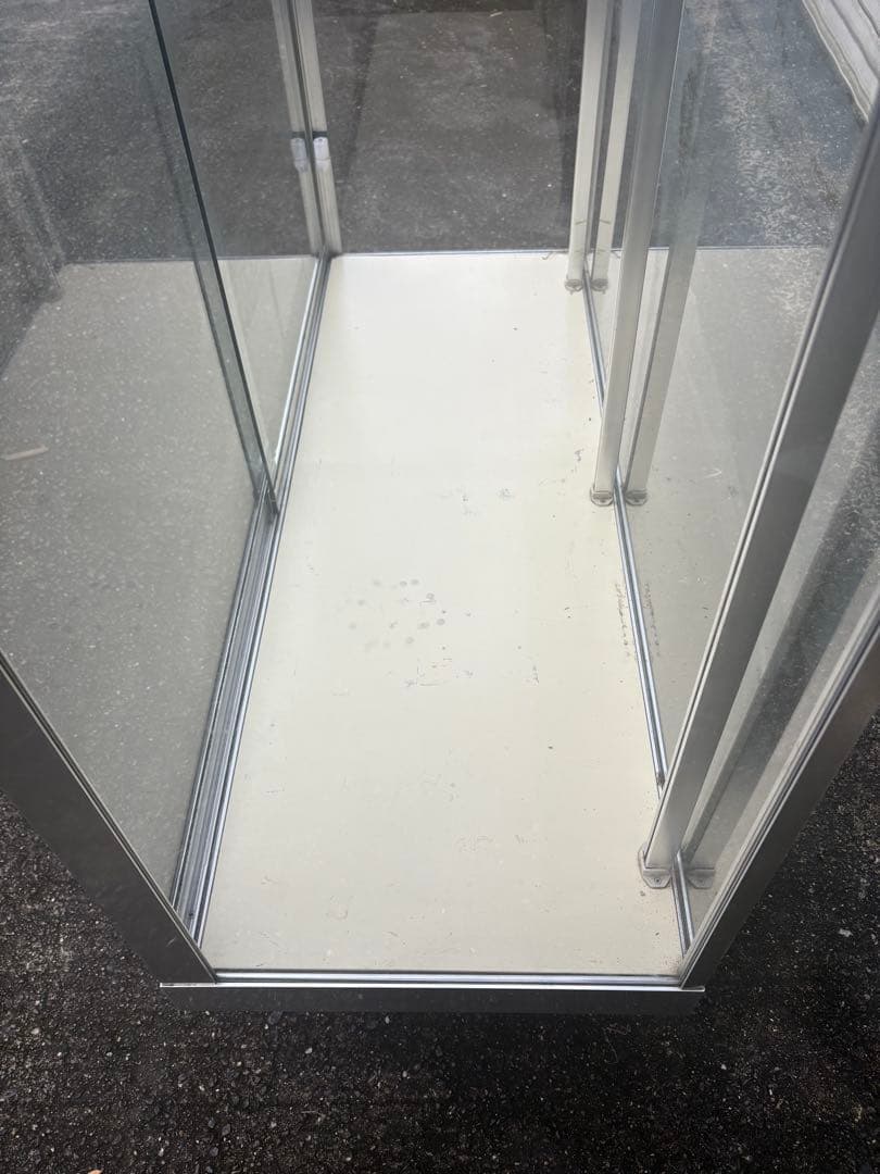 【かなり古いレトロなショーケース】引き取りの場合送料分引きます。中板5枚あり