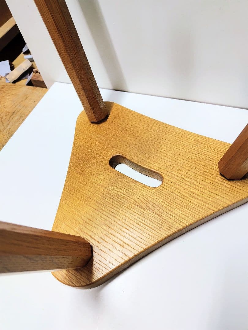 木製三角形スツール