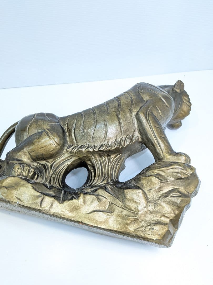 P972 ブロンズ風虎の置物