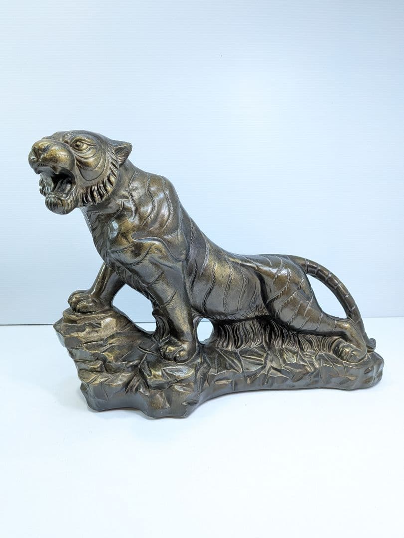 P972 ブロンズ風虎の置物