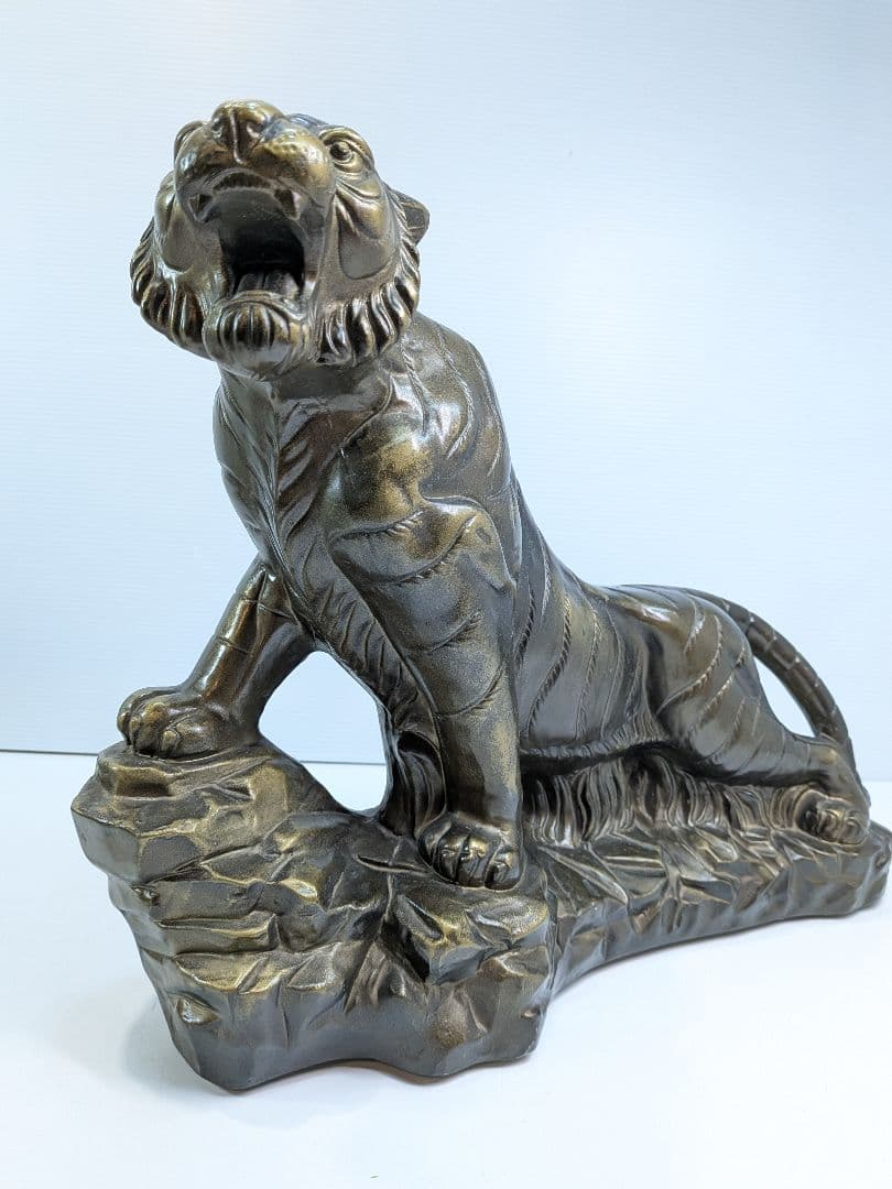 P972 ブロンズ風虎の置物