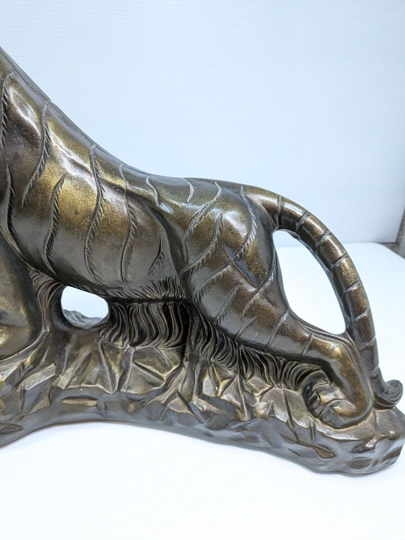 P972 ブロンズ風虎の置物