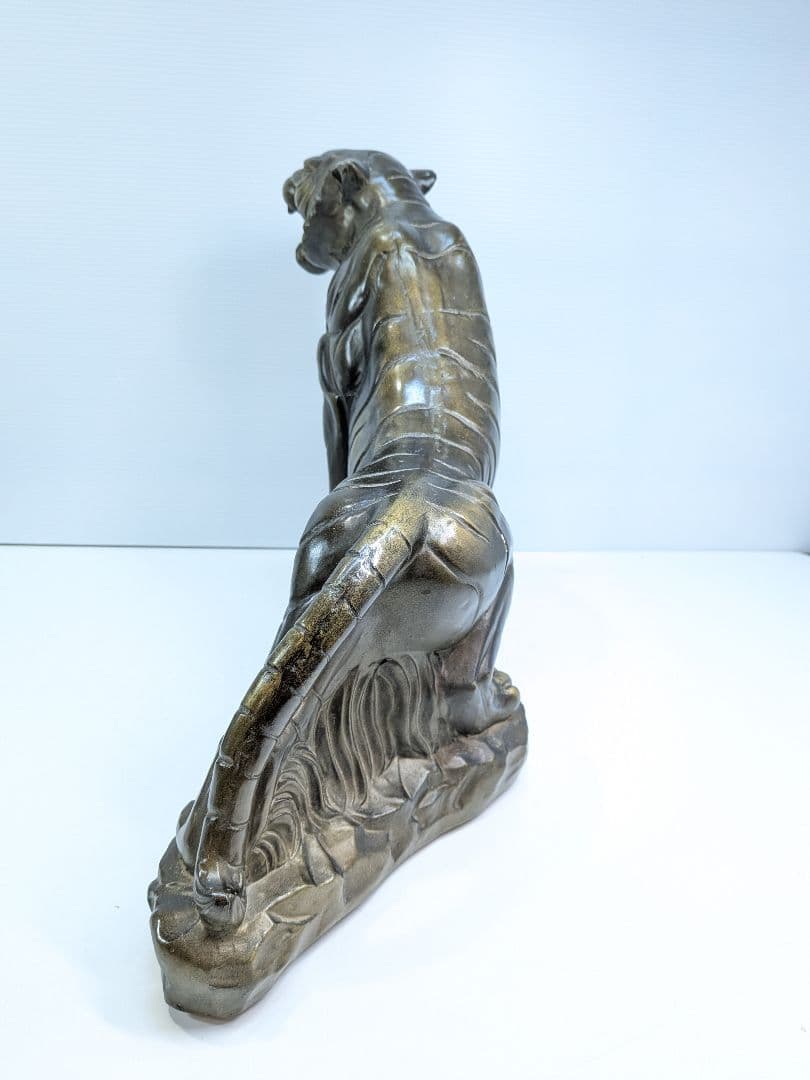 P972 ブロンズ風虎の置物