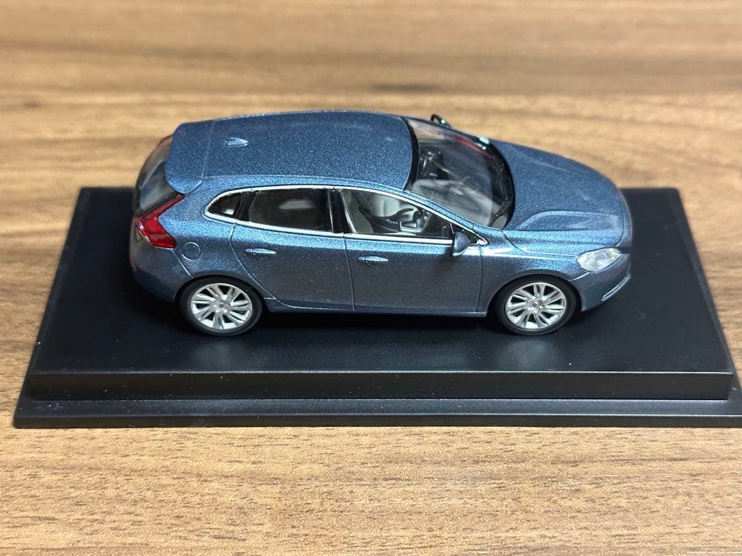 1/43 ボルボ V40 - メルカリ