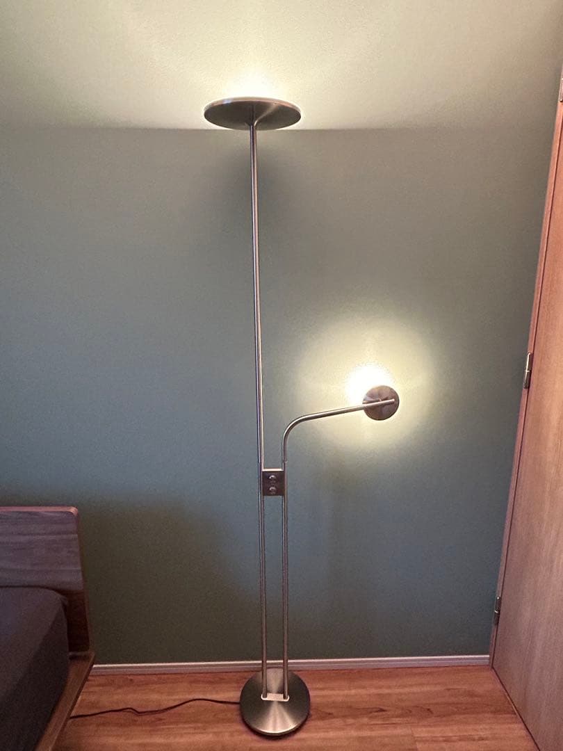 IKEA ISJAKT イスヤクト LEDフロアアップライト 読書ランプ - メルカリ