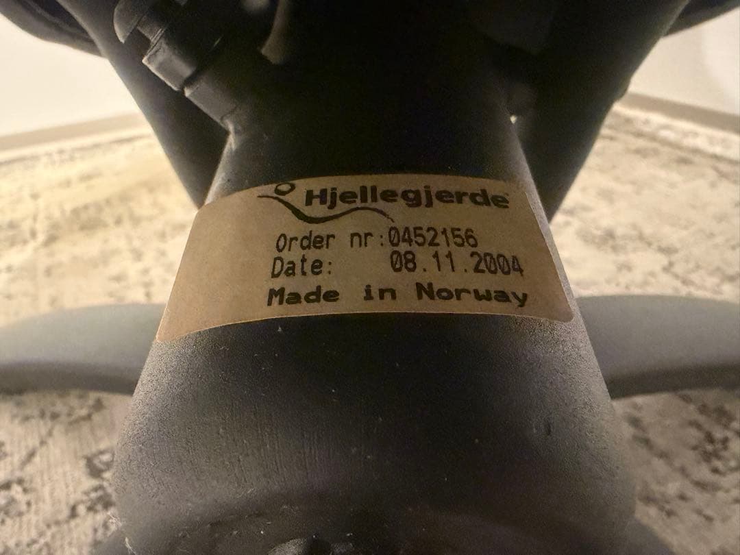 北欧家具 Hjellegjerde リクライニングチェア+オットマン MODI