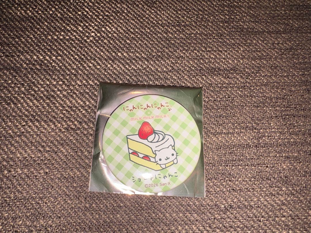にゃんにゃんにゃんこ ケーキ缶バッジ サンエックス 平成レトロ - メルカリ