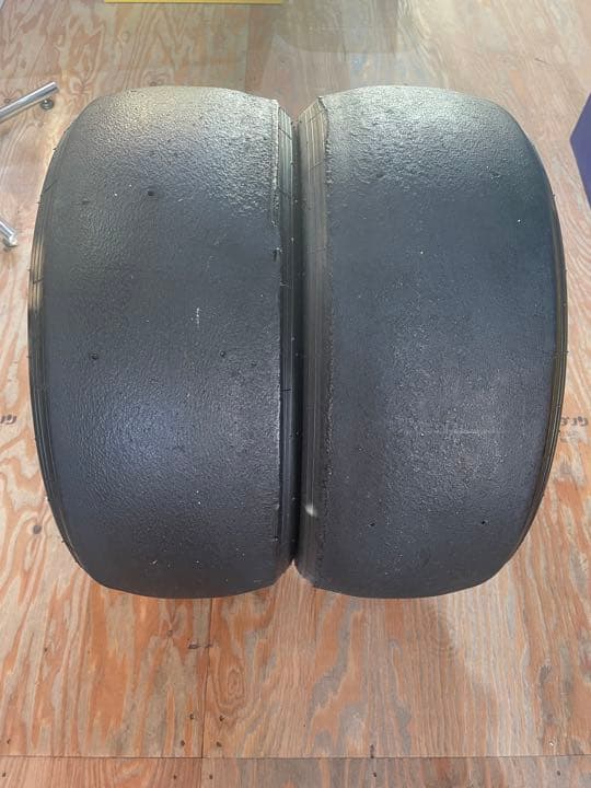 スリックタイヤ テーブル ガレージ系 おしゃれ ガラステーブル