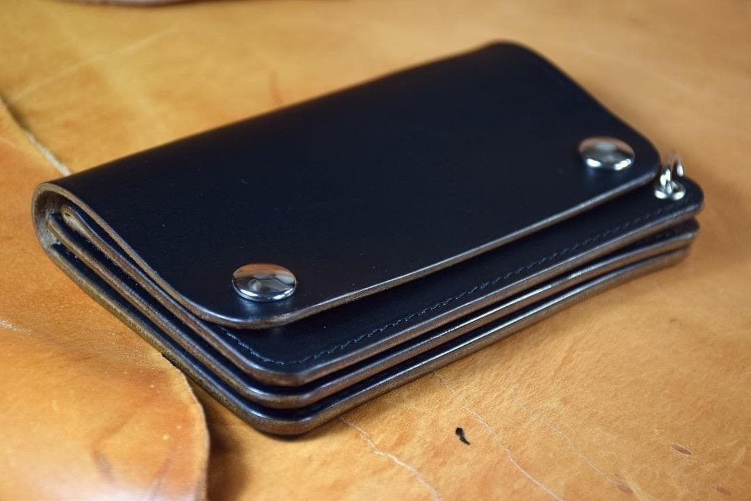 【MARYAM社 ホースバット】　トラッカーウォレット　ミドルサイズ　黒　茶芯