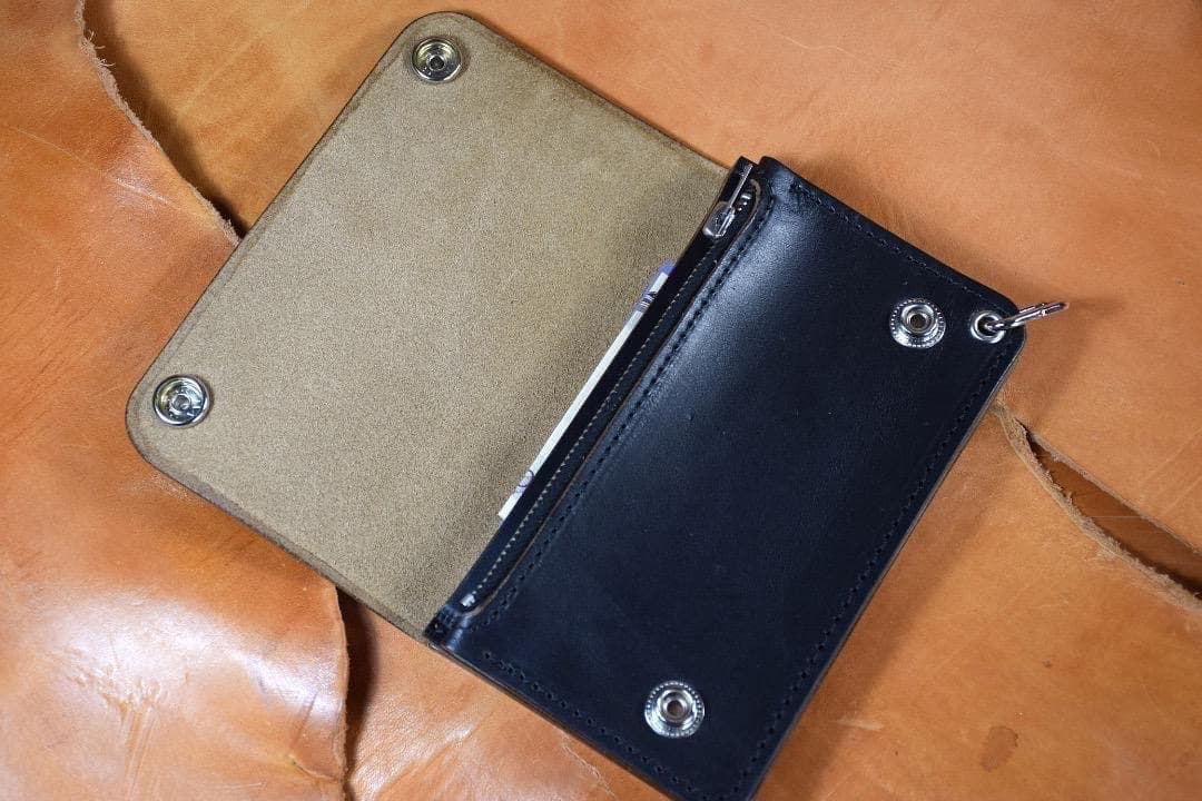 【MARYAM社 ホースバット】　トラッカーウォレット　ミドルサイズ　黒　茶芯