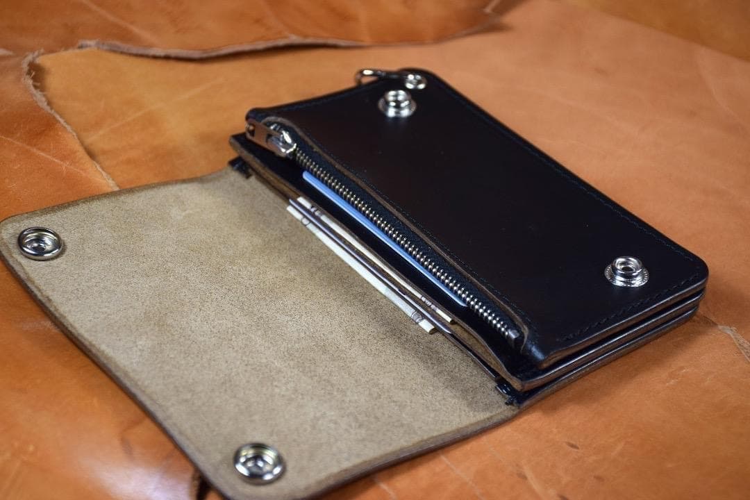 【MARYAM社 ホースバット】　トラッカーウォレット　ミドルサイズ　黒　茶芯