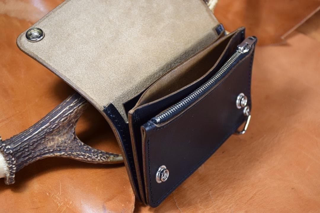 【MARYAM社 ホースバット】　トラッカーウォレット　ミドルサイズ　黒　茶芯