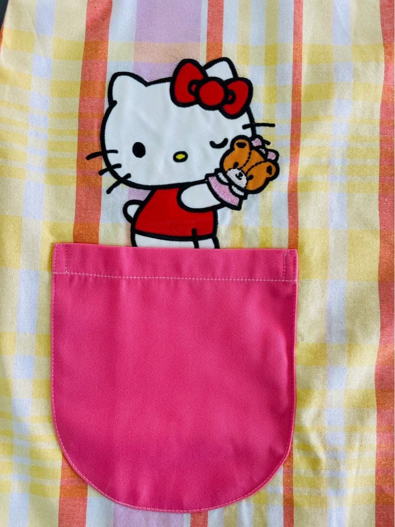 5枚で9,000円‼️ハローキティエプロン　保育士　保育園　かわいいエプロン