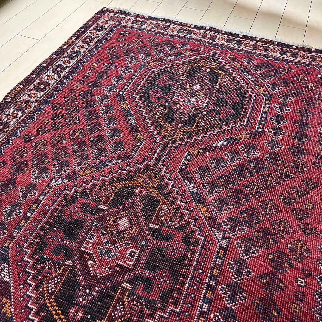 シラーズ トライバル ラグ 142×104 - メルカリ