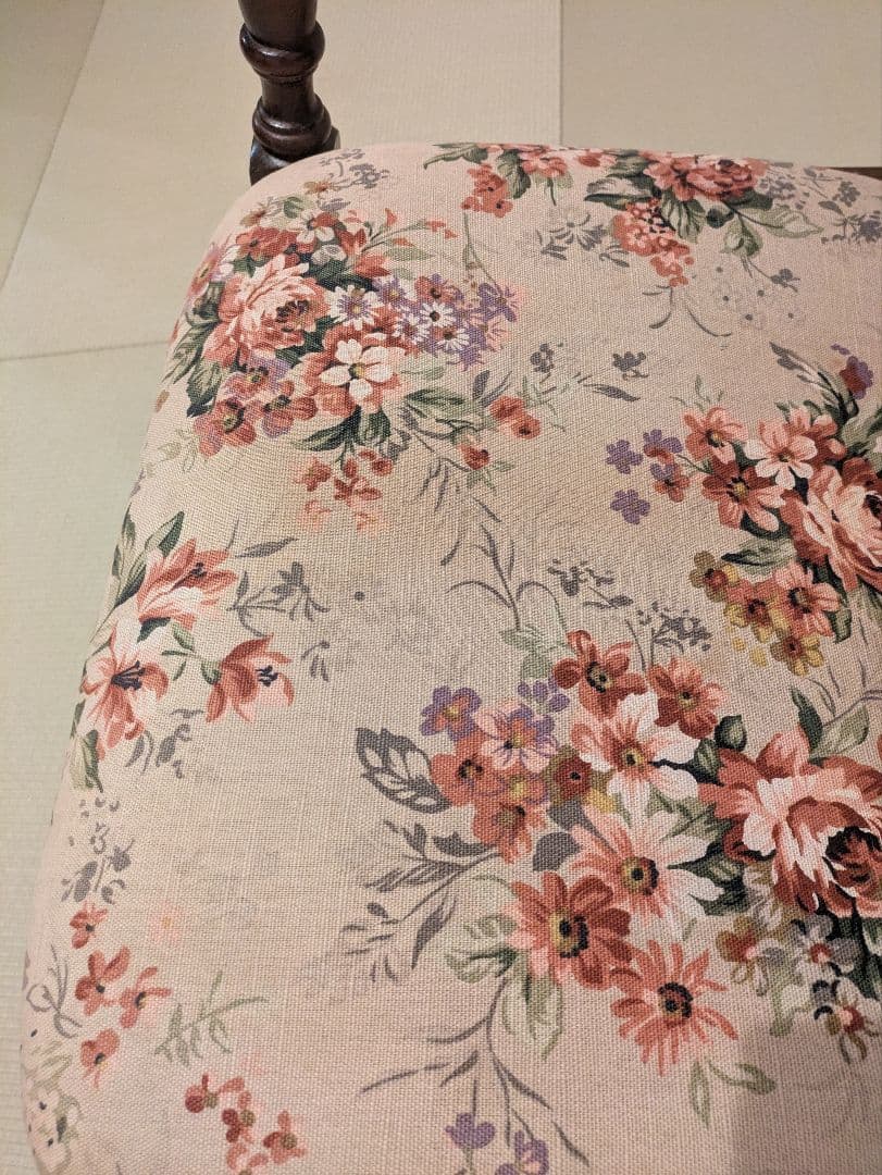 木製 ロッキングチェア アンティーク調 花柄クッション付き　ゆったりサイズ