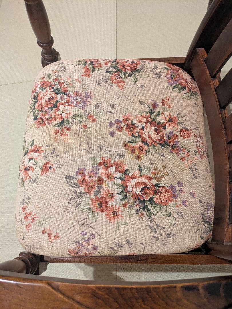 木製 ロッキングチェア アンティーク調 花柄クッション付き　ゆったりサイズ